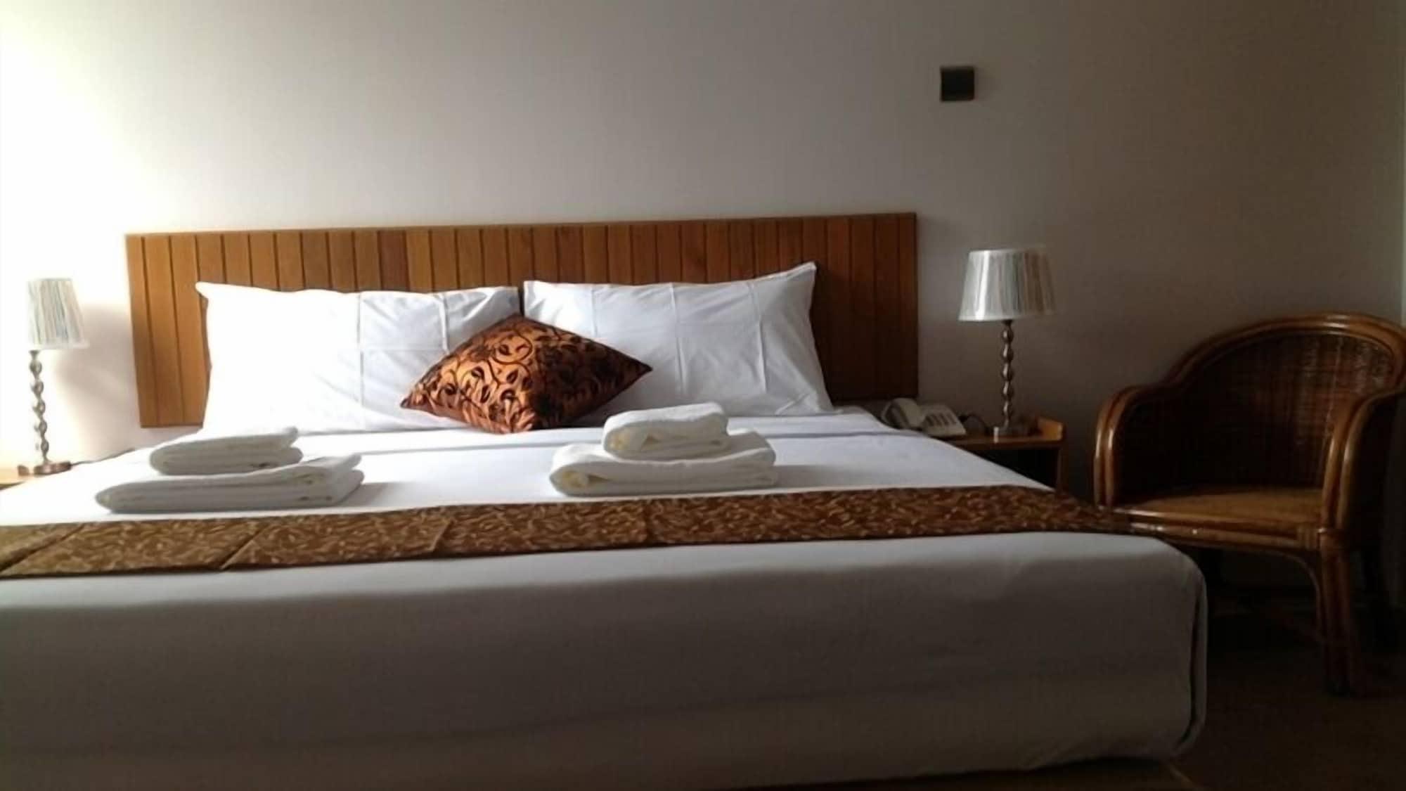 Holiday Hotel Yangon Ngoại thất bức ảnh