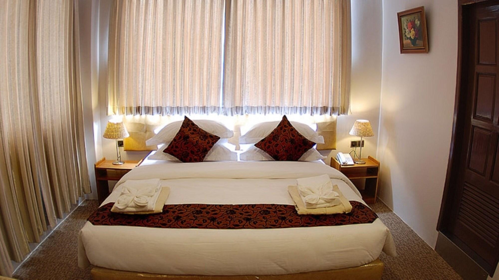 Holiday Hotel Yangon Ngoại thất bức ảnh