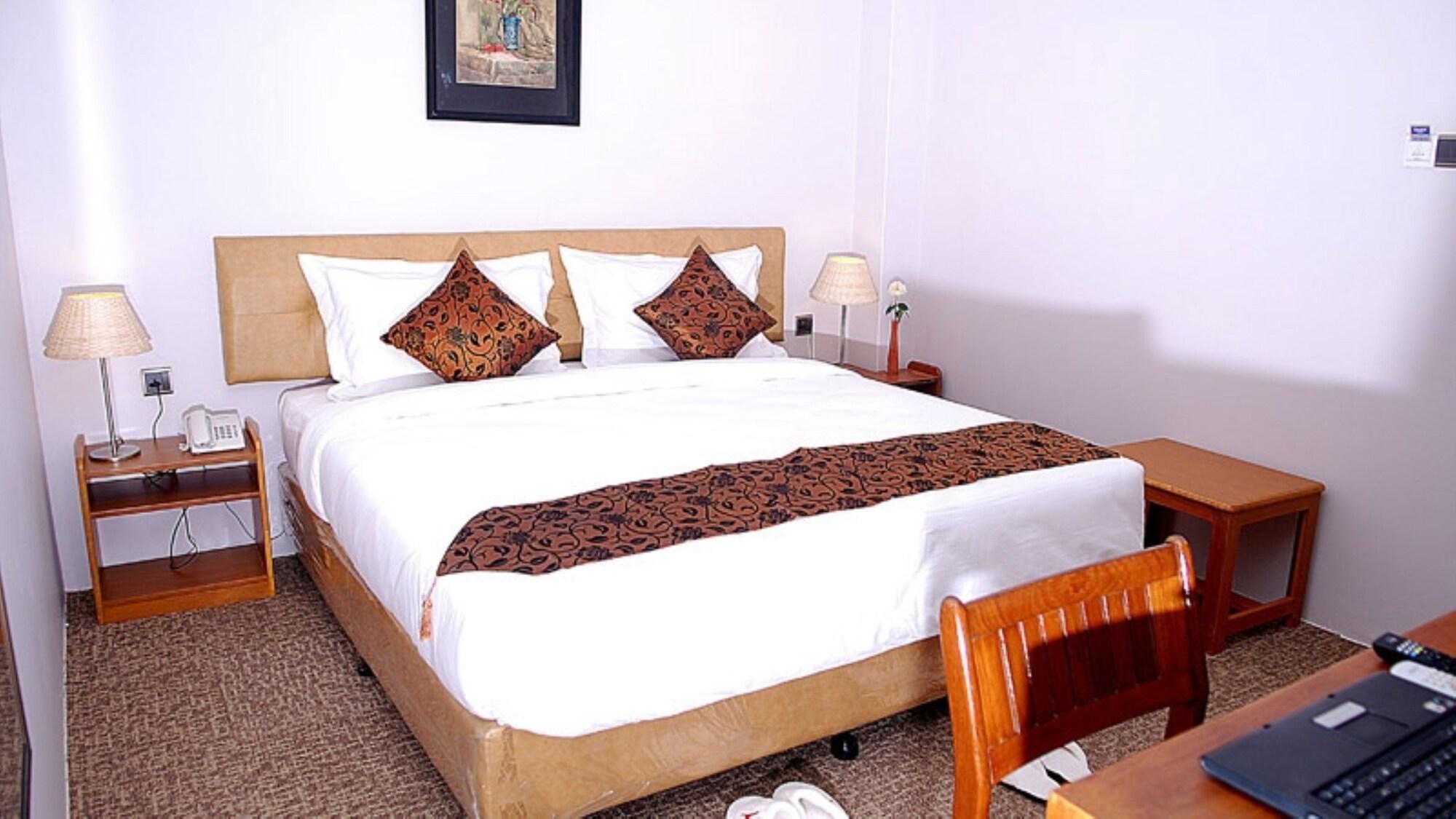 Holiday Hotel Yangon Ngoại thất bức ảnh