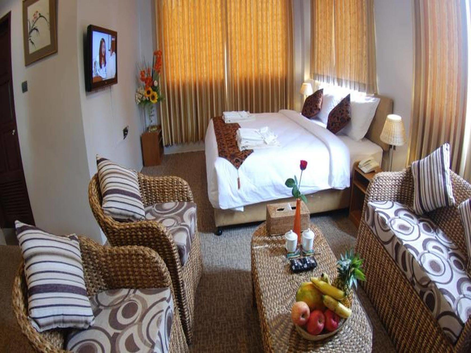 Holiday Hotel Yangon Ngoại thất bức ảnh