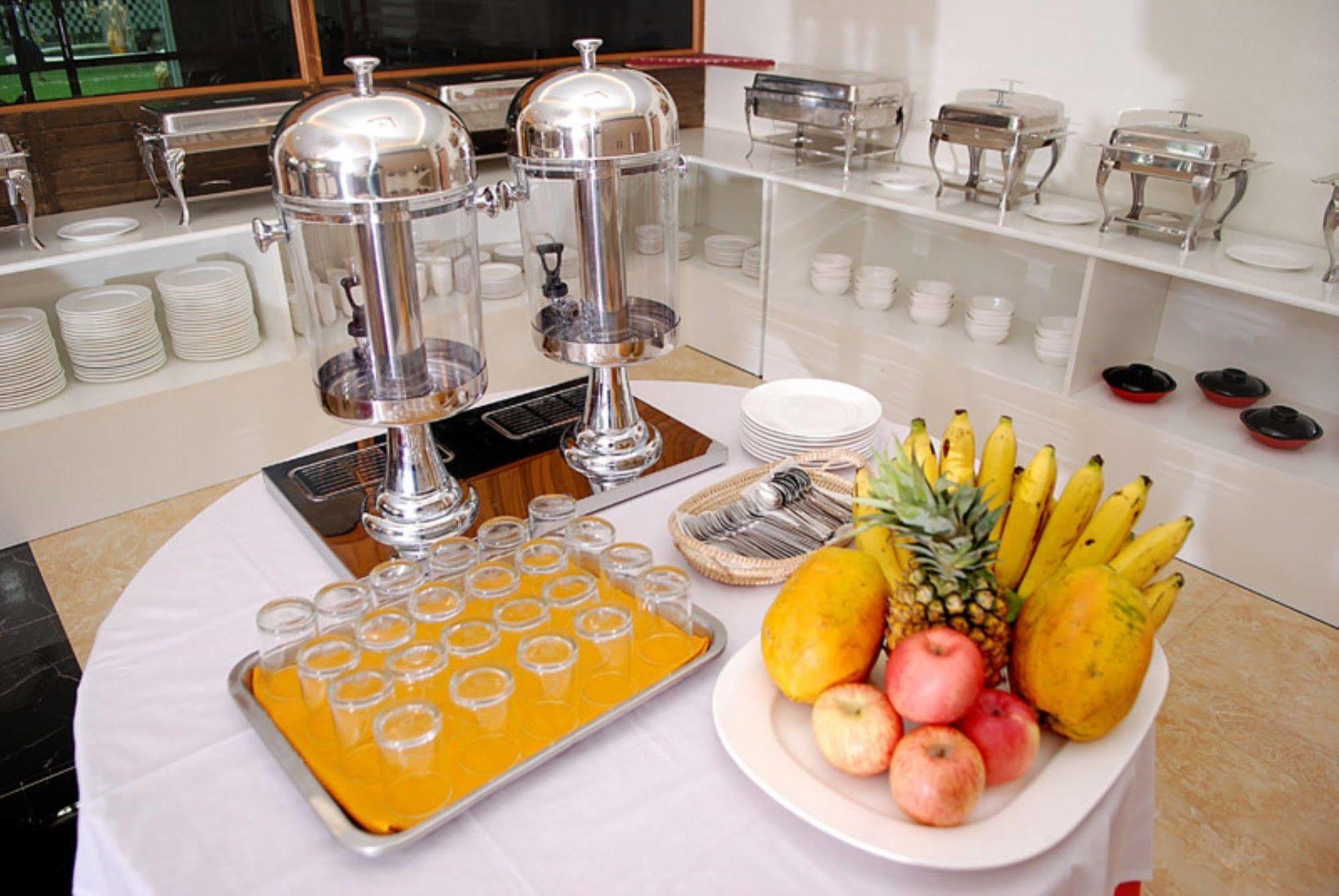 Holiday Hotel Yangon Ngoại thất bức ảnh